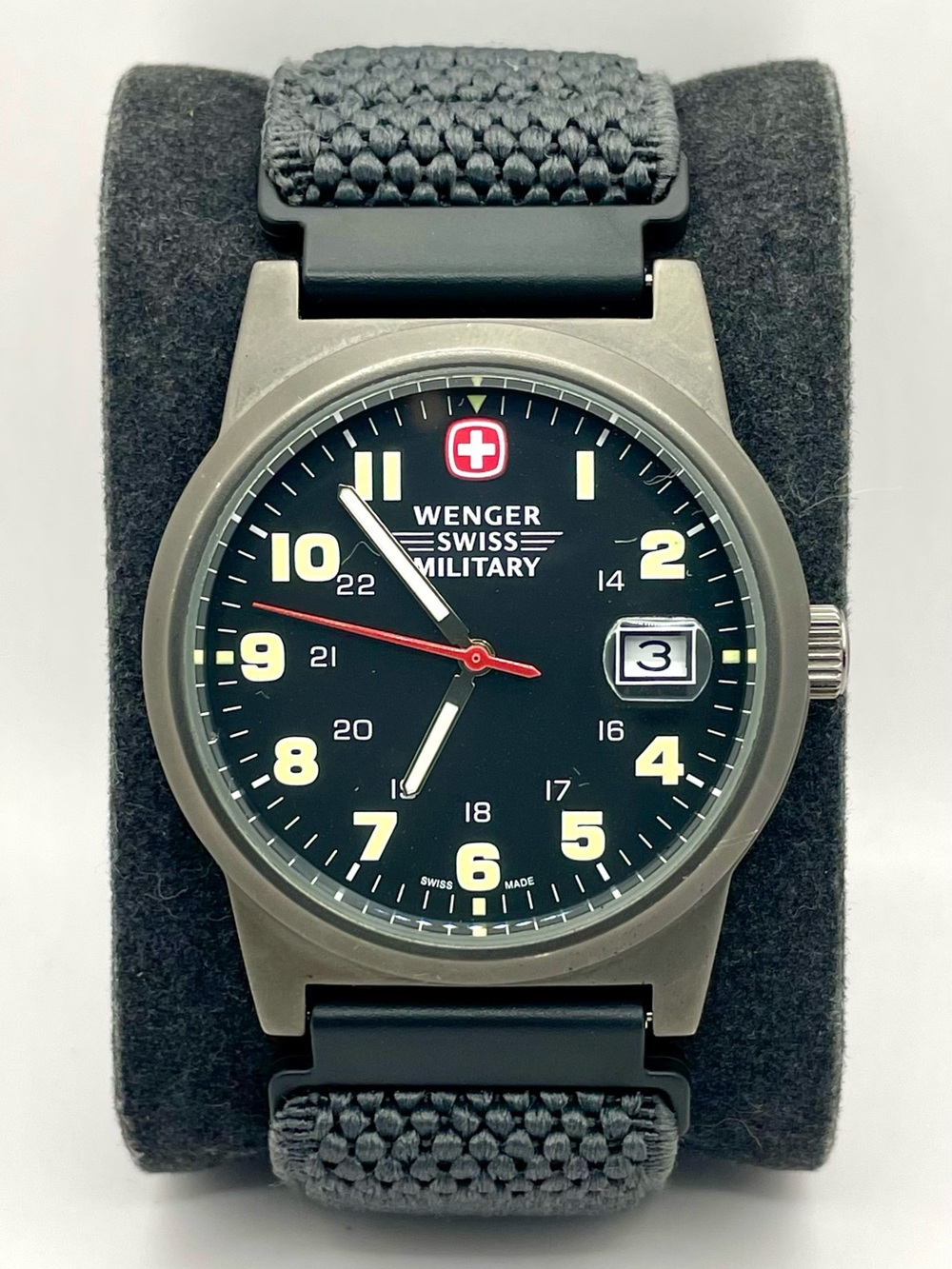 Wenger Swiss Military 72915 Black Dial 100m 38mm Gray Nylon Strap - New Battery